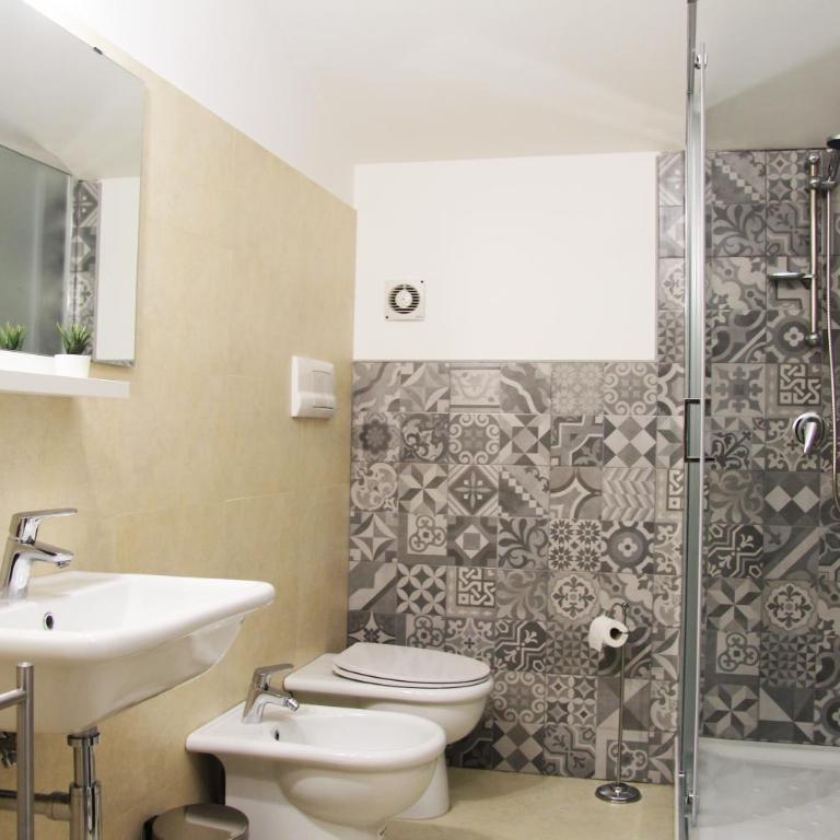 Urban Pop 2 BnB - Double Room with Private Bathroom - 9