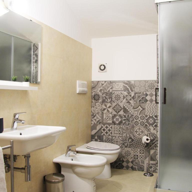 Urban Pop 2 BnB - Double Room with Private Bathroom - 8