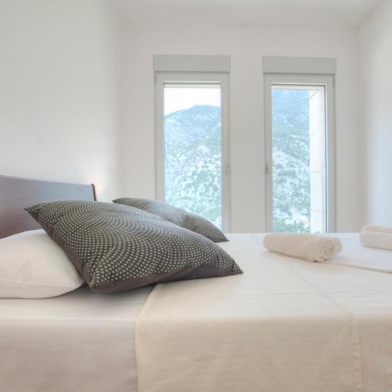 Aria Apartments - One-Bedroom Apartment with Sea View - 9