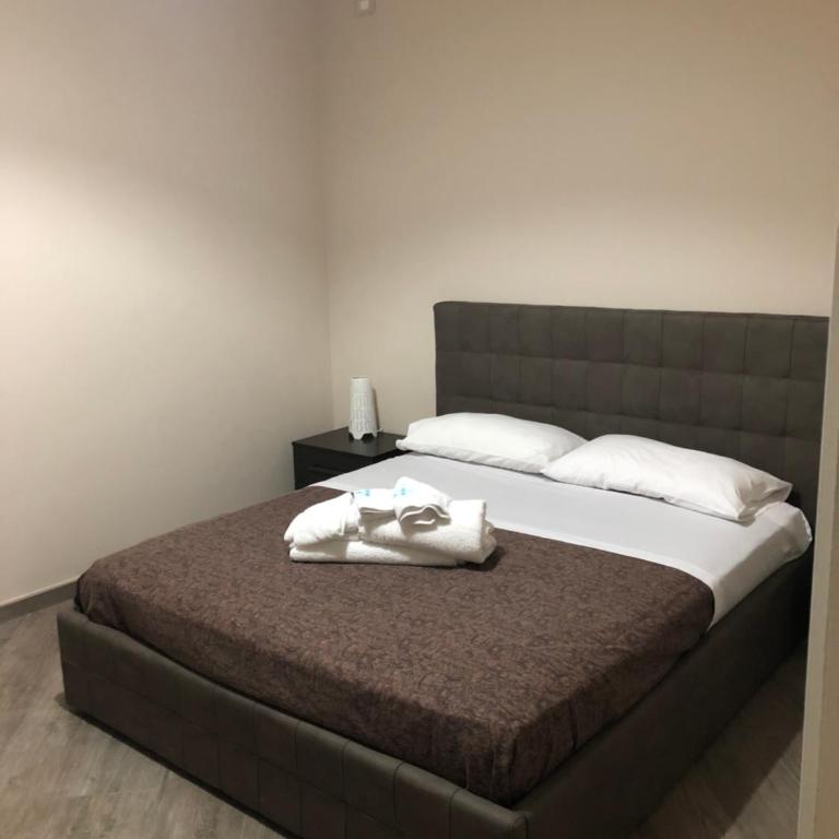 Elena Rooms - Double Room with Private Bathroom - 2