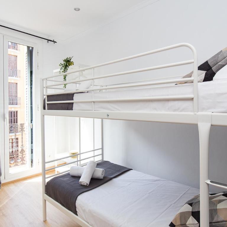 Lovely and Convenient Sagrada Familia Apartment - Apartment - 11