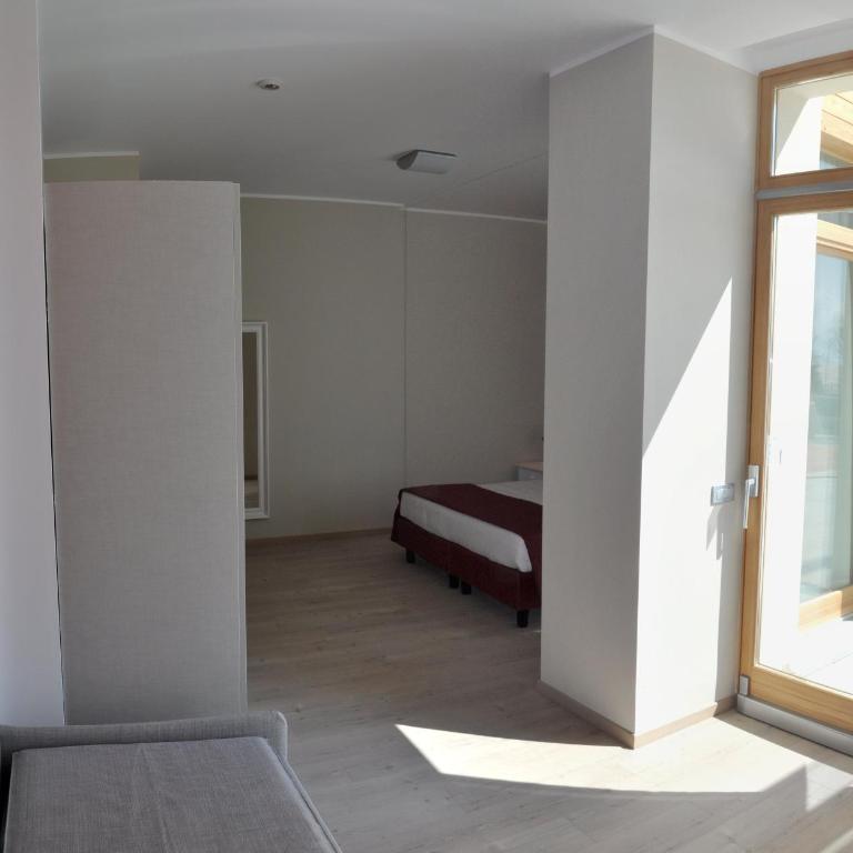 Tullio Hotel - Chambre Familiale (2 Adultes + 2 Enfants) - Vue Latérale sur Lac - 9