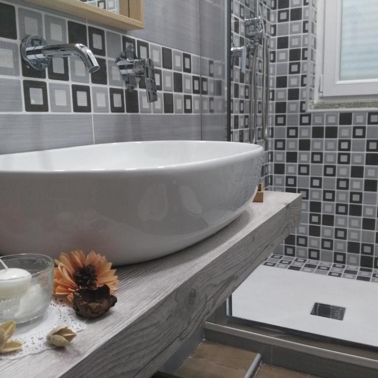 TORRE ANGELLARA B&B - Camera Matrimoniale/Doppia con Letti Singoli con Bagno Privato Esterno - 4