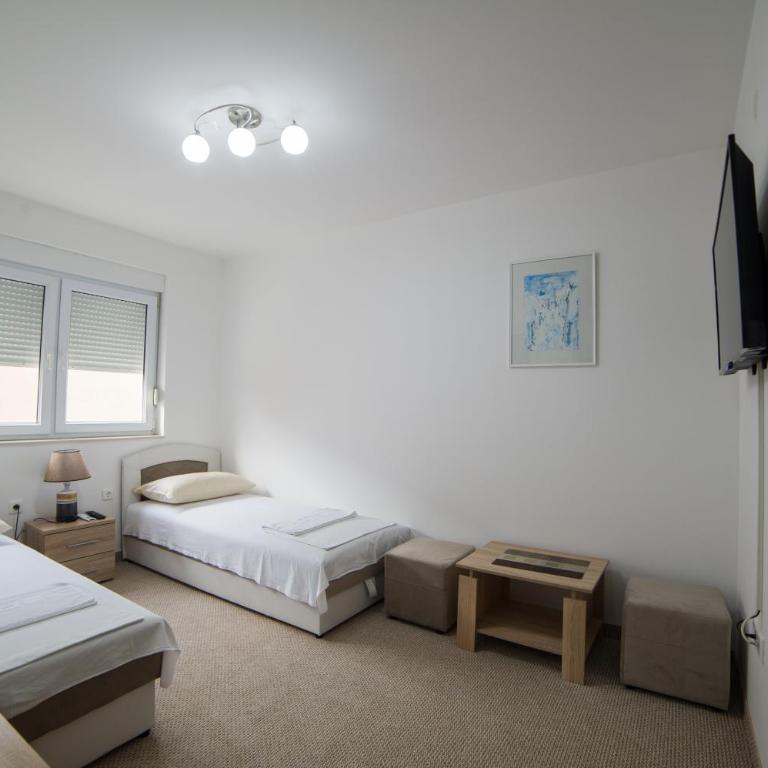 Motel Aura - Standard Twin Room - 3