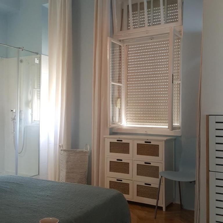 Room next to Porto Montenegro - Dvokrevetna Soba sa Bračnim Krevetom i Pogledom na Planinu - 15