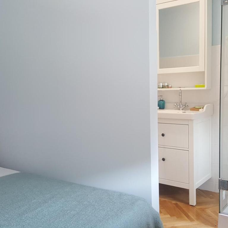 Room next to Porto Montenegro - Dvokrevetna Soba sa Bračnim Krevetom i Pogledom na Planinu - 16
