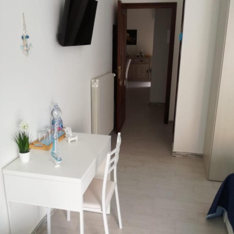 B&B d'Orleans - Triple Room with Private Bathroom and Balcony - 9