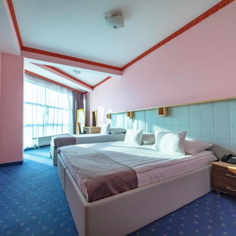 Hotel & Restaurant Great Wall - Airport - Komfor Trokrevetna Soba - 3