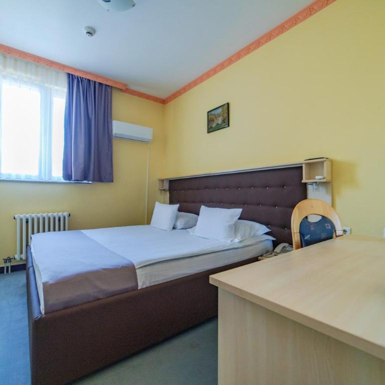 Hotel & Restaurant Great Wall - Airport - Dvokrevetna Soba sa Bračnim Krevetom - 6