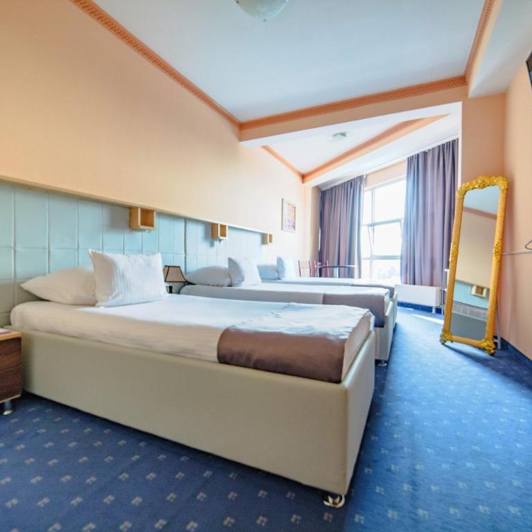 Hotel & Restaurant Great Wall - Airport - Komfor Trokrevetna Soba - 2