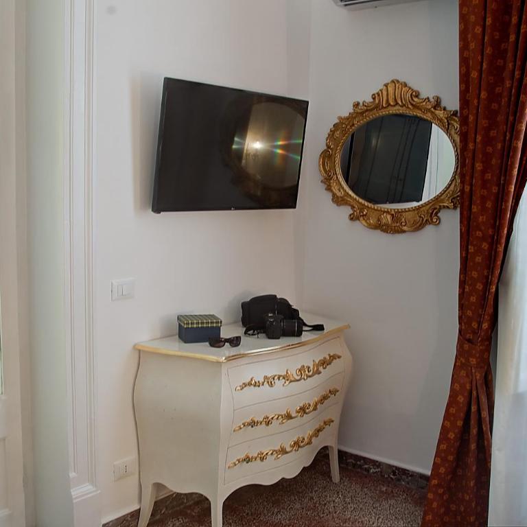 Palermo Gallery - Deluxe Queen Suite - 8