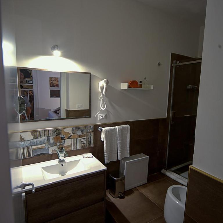 Palermo Gallery - King Room with Spa Bath - 5