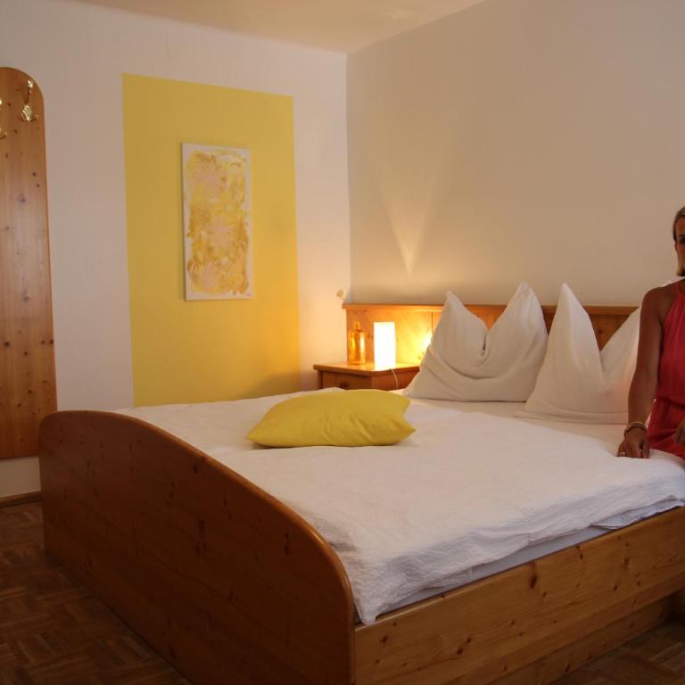 Wohlfühl-PENSION KREISCHBERG - Doppel-/Zweibettzimmer mit Aussicht - 3
