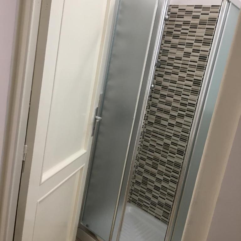 YooRoom - Double Room with Private External Bathroom - 2