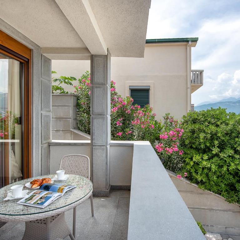 Santorini Apart - Quadruple Room - 6