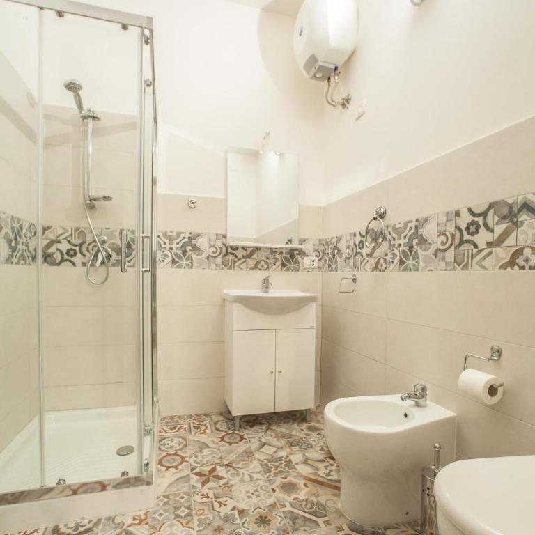 Le stanze al PORTO - King Room with Balcony - 7