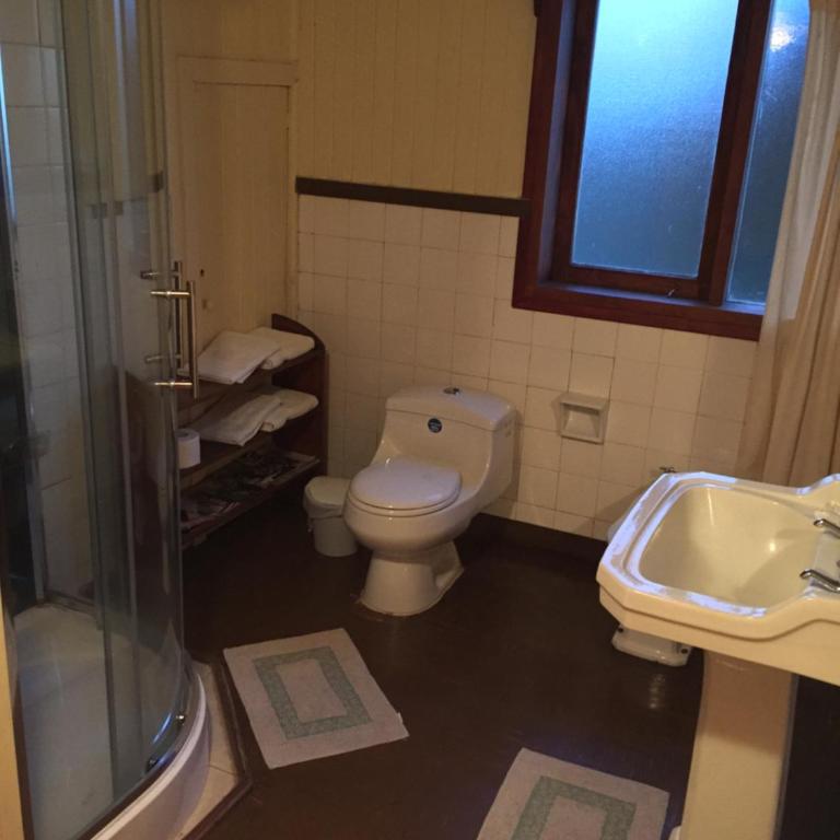 Hostería Bilbao - Habitación Familiar con baño privado - 3