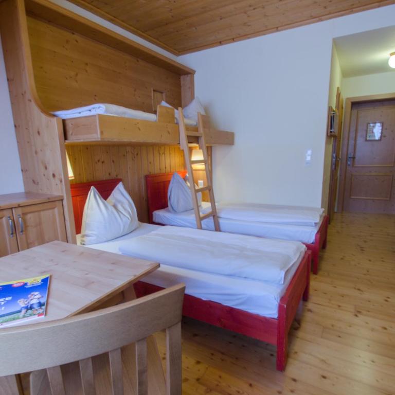 JUFA Hotel Tieschen - Dreibettzimmer - 2