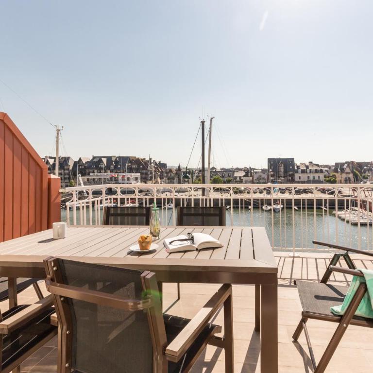 Résidence Pierre & Vacances Premium Presqu'Ile de la Touques - Appartement 2 Chambres en Duplex - Vue sur Port (6 Personnes) - Bâtiments de la Capitainerie - 4
