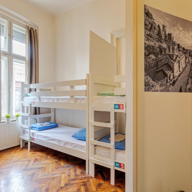 Booking BnB - Četvorokrevetna Soba sa Zajedničkim Kupatilom - 2