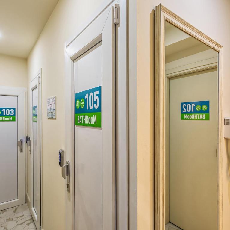 Booking BnB - Dvokrevetna Soba s Bračnim Krevetom i Sopstvenim Spoljnim Kupatilom - 4