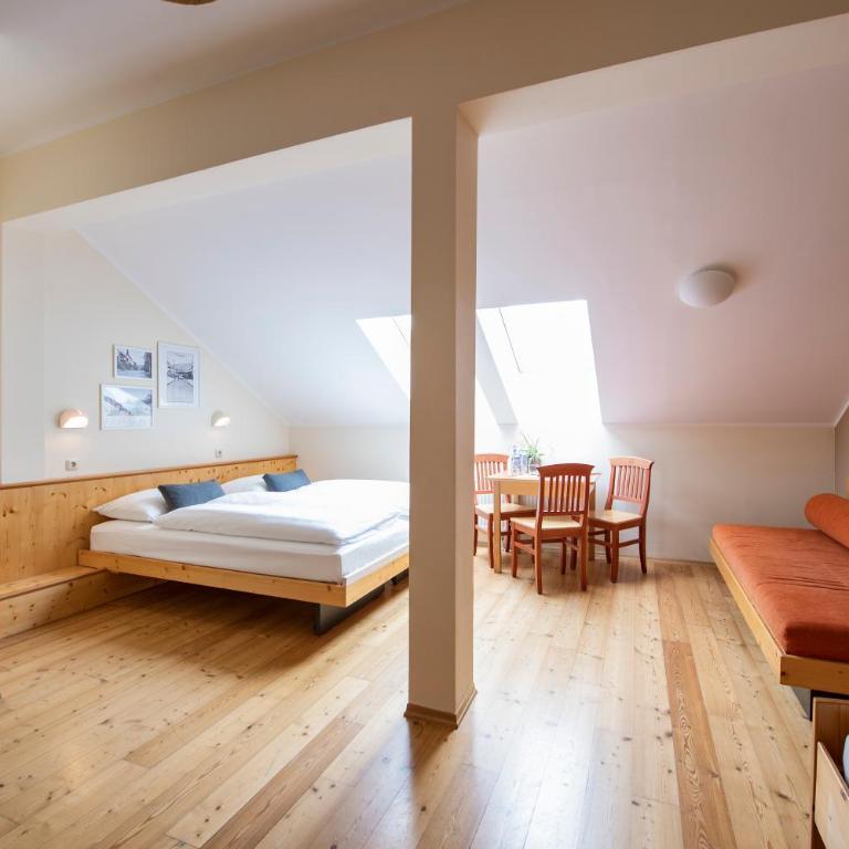 JUFA Hotel Murau - Self Check-in - Vierbettzimmer - 1