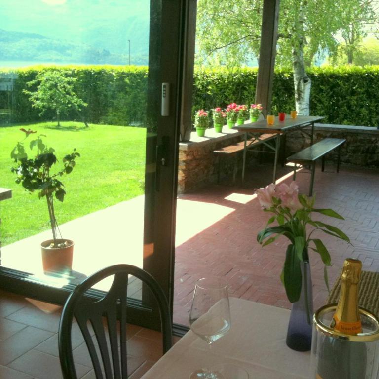 Villa Rita - Appartamento con 3 Camere da Letto e Vista Lago - 55
