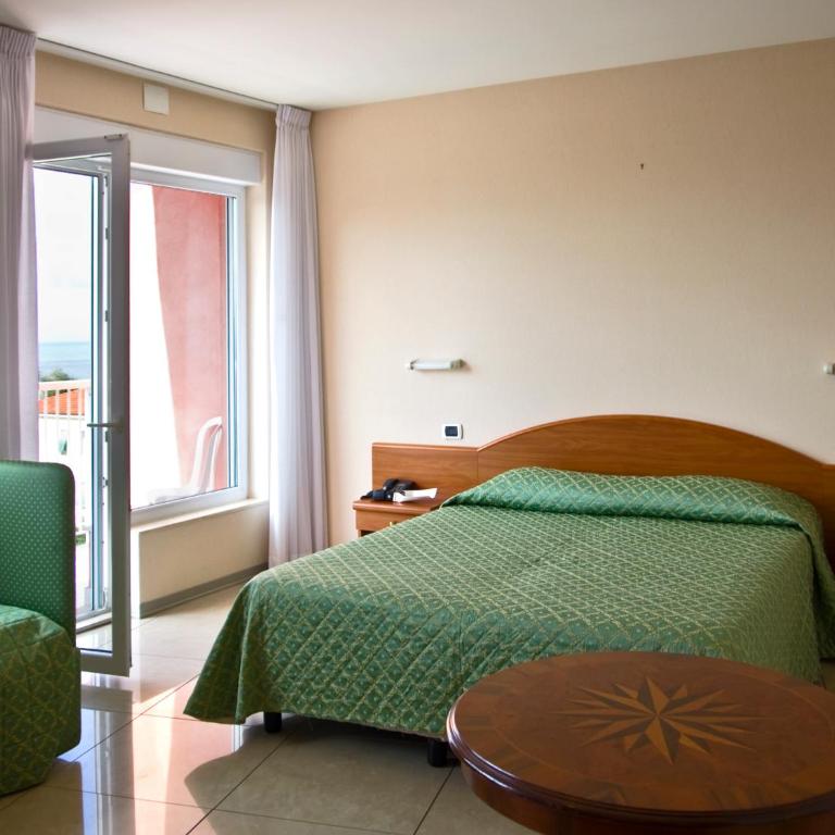 Hotel Cristallo - Camera Tripla con Vista Mare - 1