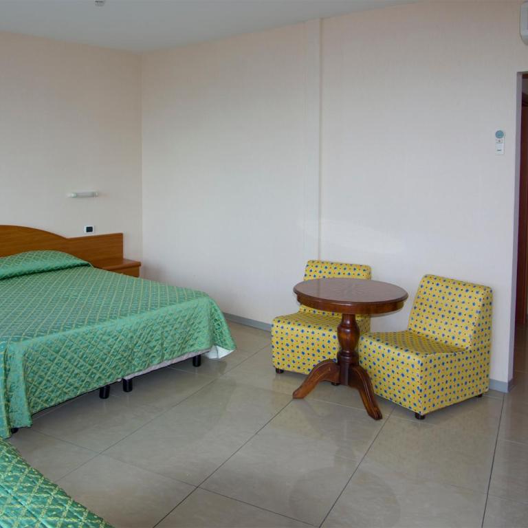 Hotel Cristallo - Camera Tripla con Vista Mare - 2