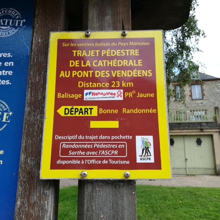 Le Petit Chalet -Appartement proche de la vieille ville , du centre ville et du Tram- PETIT DEJEUNER OFFERT - Appartement - Rez-de-Chaussée - 21