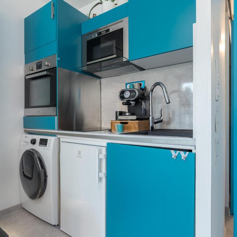 Beautiful studio near sea (free parking) - Appartement - 11