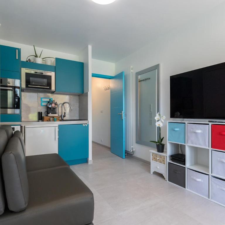 Beautiful studio near sea (free parking) - Appartement - 13