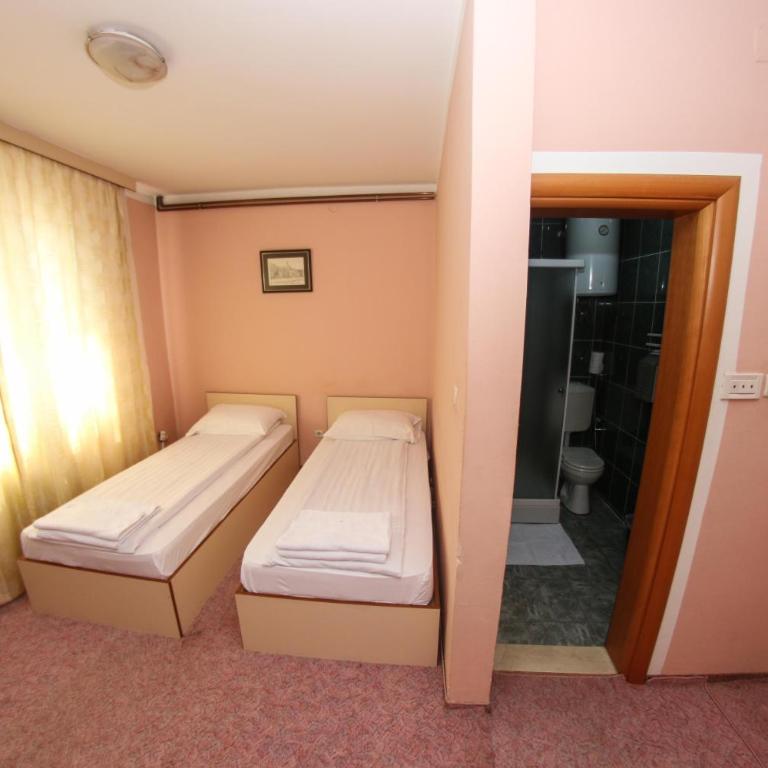 Hotel Ada - Otoka - Dvokrevetna Soba sa Bračnim Krevetom/Zasebnim Krevetima - 12