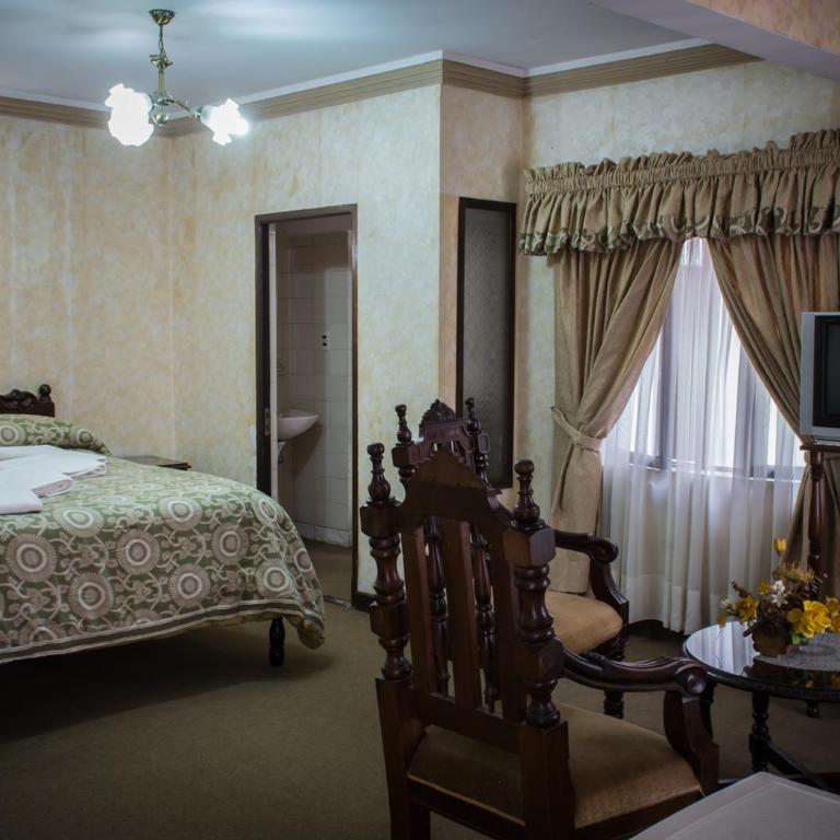 Hostal Sucre - Double Room with Private Bathroom - 1