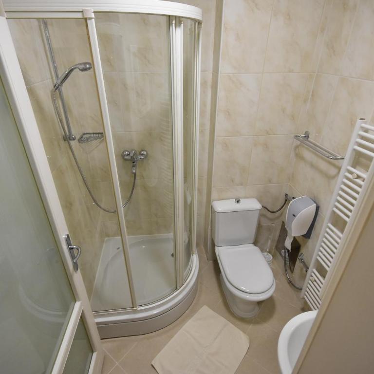 Hotel Hecco - Niskobudžetna Dvokrevetna Soba sa Bračnim Krevetom - 1