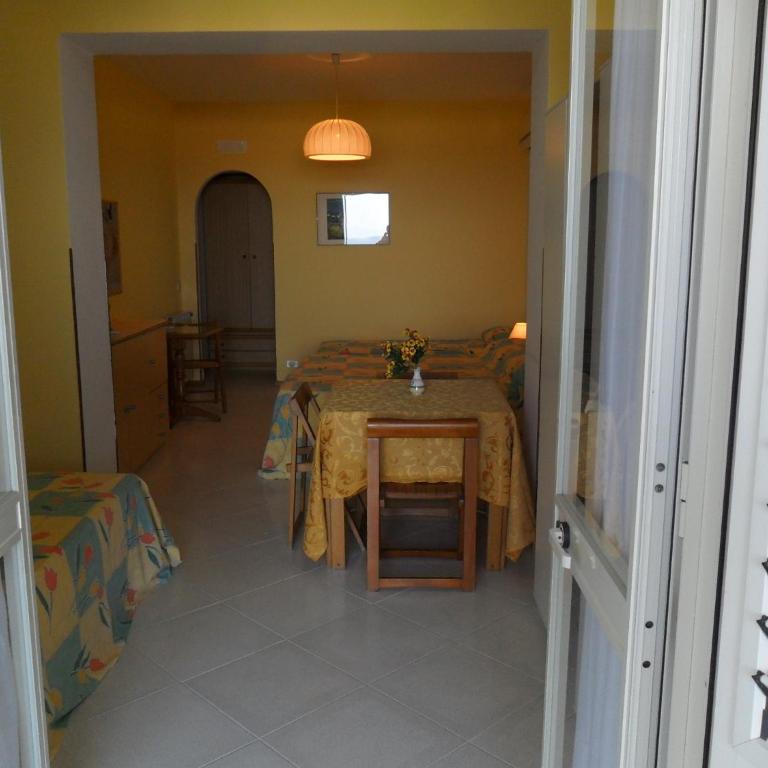 Costa Residence Vacanze - Camera Familiare con Doccia e Angolo Cottura - 1