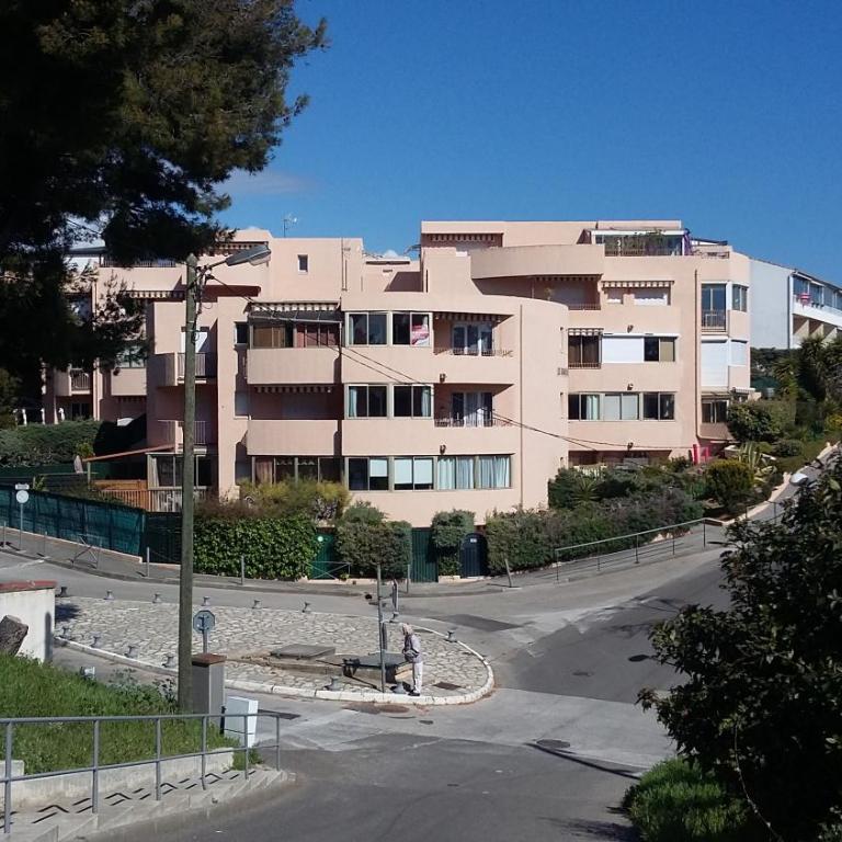 Joli studio proche centre ville avec parking - Appartement Standard - 22