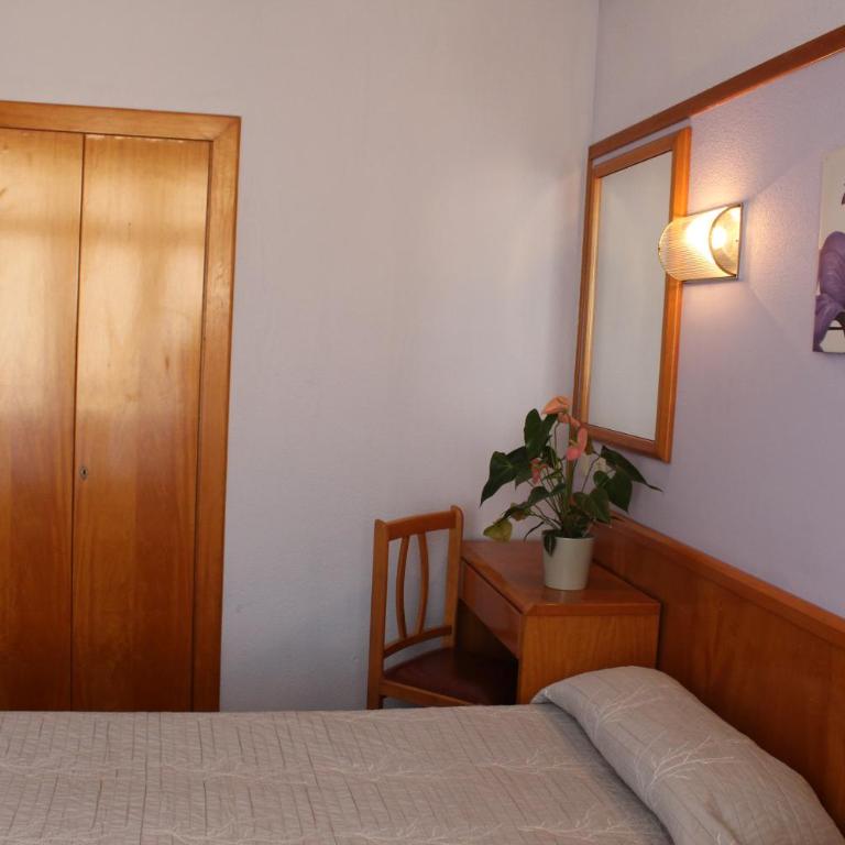 Hotel Esplendid - Habitación Doble con balcón - 2 camas - 3