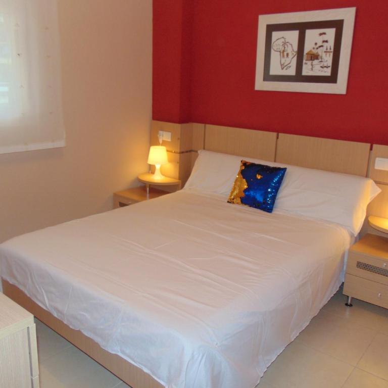 Apartamentos varios con 2 dorm en Marina Dor , la playa de Amplaries 47 , vista lateral al mar - Apartamento de 2 dormitorios - 2