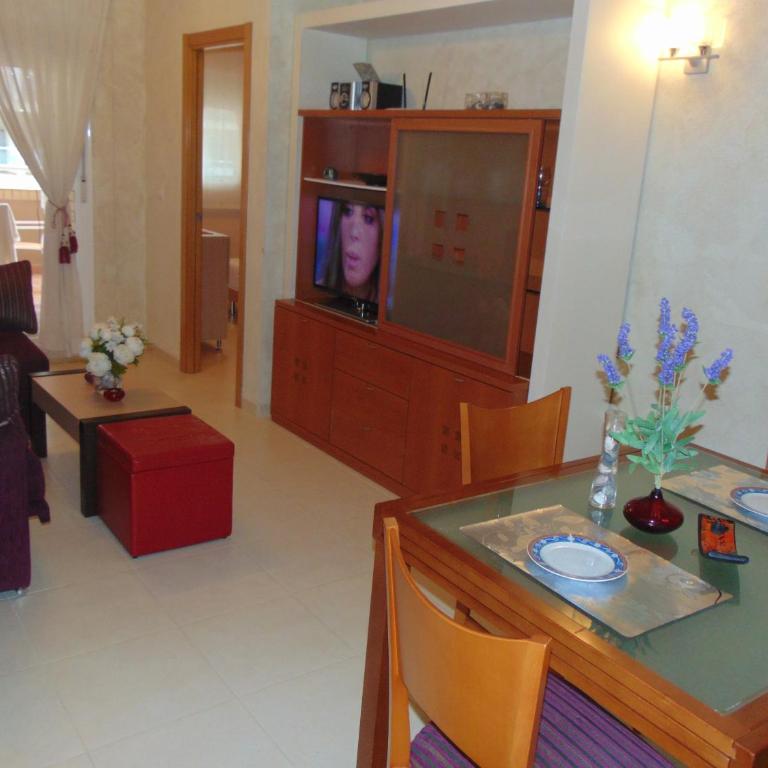 Apartamentos varios con 2 dorm en Marina Dor , la playa de Amplaries 47 , vista lateral al mar - Apartamento de 2 dormitorios - 3