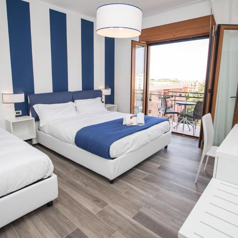 Sea Room Sorrento - Camera Matrimoniale con Balcone e Vista Mare - 1