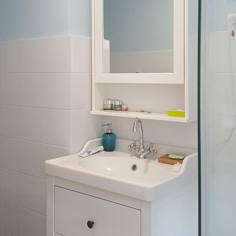 Room next to Porto Montenegro - Dvokrevetna Soba sa Bračnim Krevetom i Pogledom na Planinu - 6