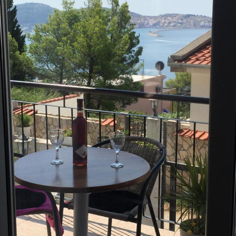 Apartments Ljiljana - Two-Bedroom Apartment with Balcony and Sea View - 12
