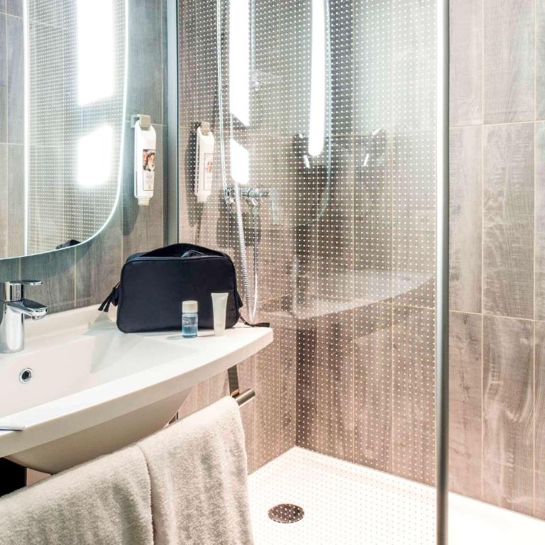 ibis Deauville Centre - Chambre en Duplex avec 1 Lit Double et 2 Lits Simples et avec Balcon - 12