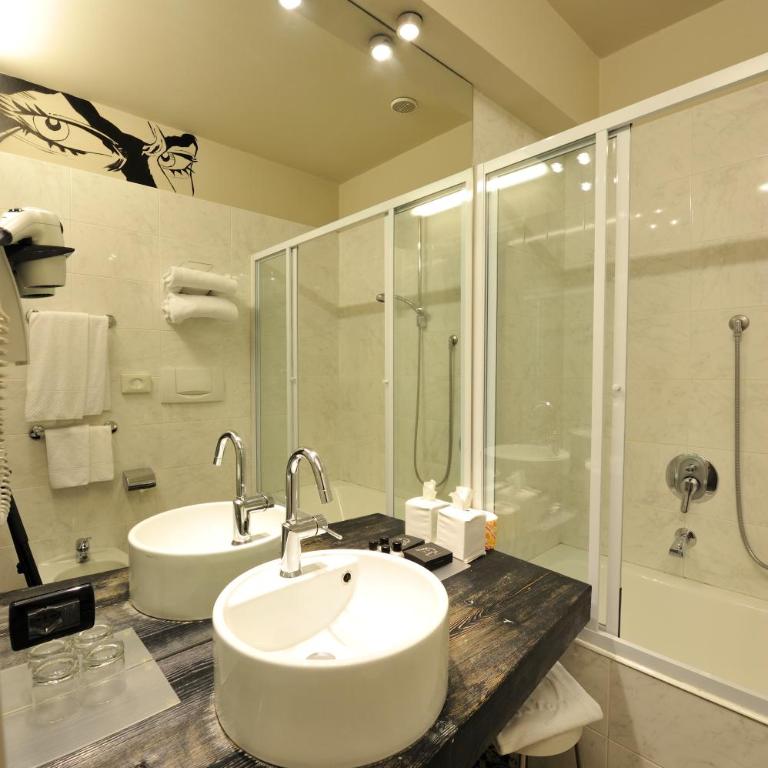 Art Hotel Boston - Deluxe Double or Twin Room - 13