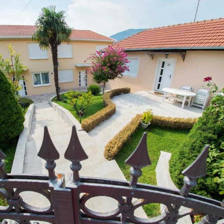 Guest House Agava - Six-Bedroom House - 1