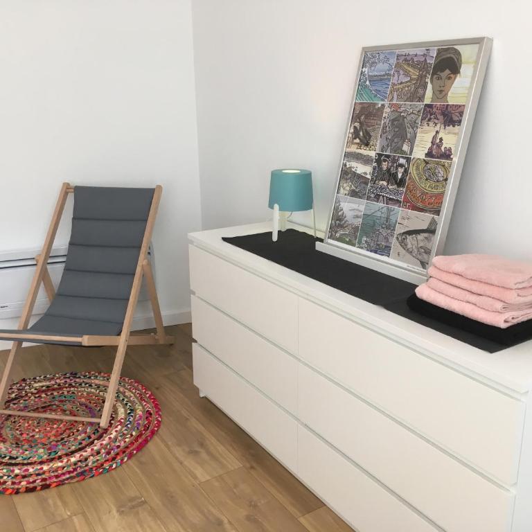 Votre mini maison en plein cœur du centre ville -terrasse - et parking privé sur place clos - draps et ménage inclus - Apartment - 10