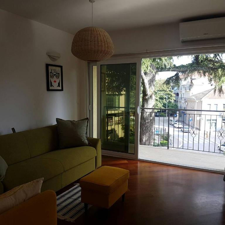 Bright Central Apartman - Two-Bedroom Apartment - 12