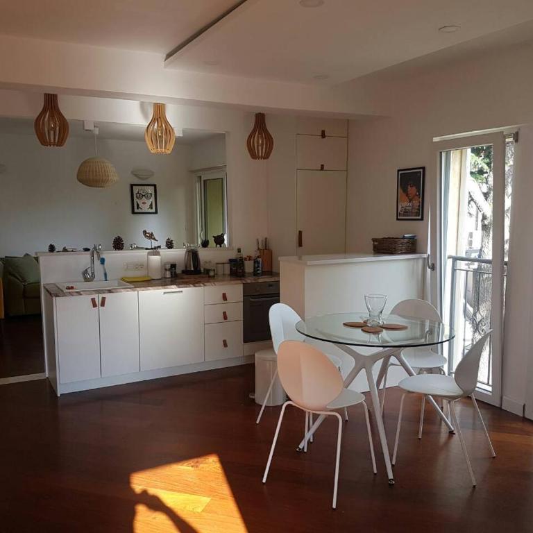 Bright Central Apartman - Two-Bedroom Apartment - 7