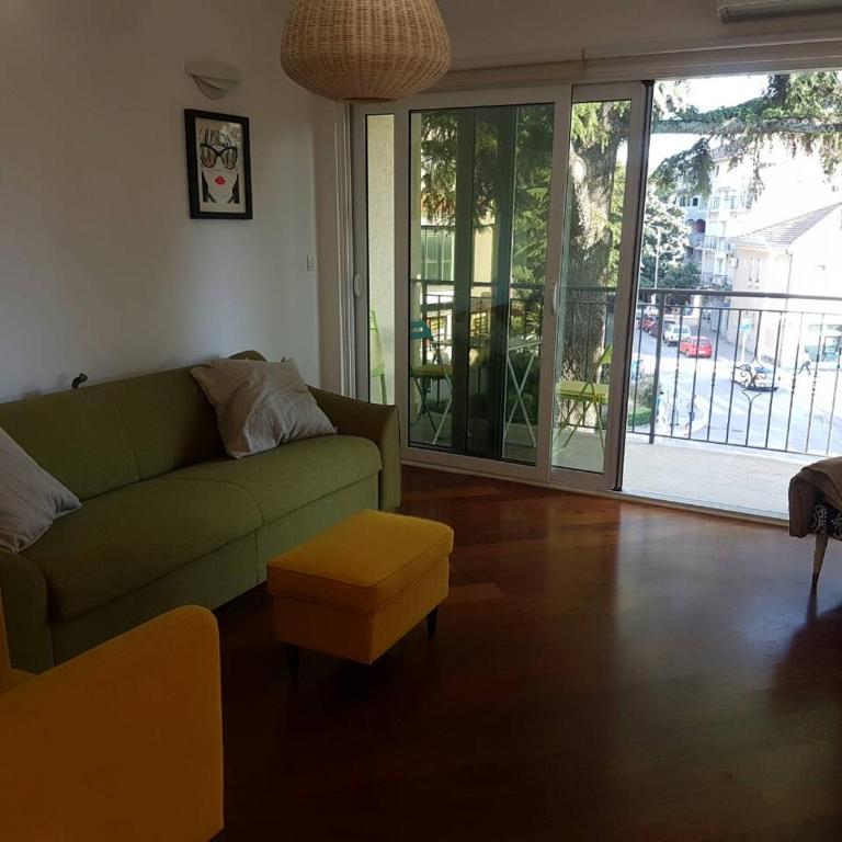 Bright Central Apartman - Two-Bedroom Apartment - 11